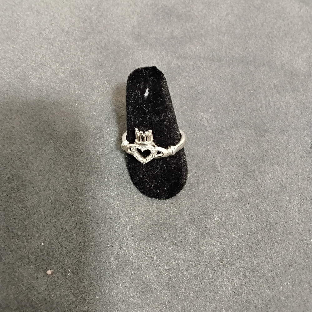 Chic Silver Crown Heart Ring